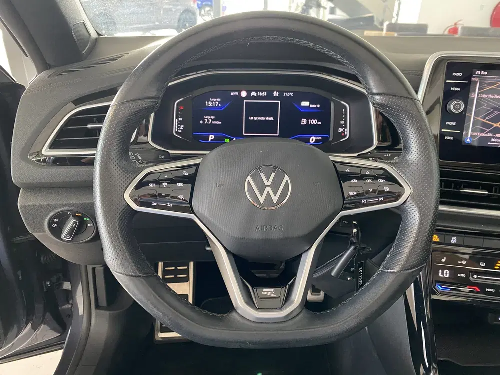 Volkswagen T-Roc 1.5 TSI R-Line binnen en buiten Carp uit 2022, foto 14