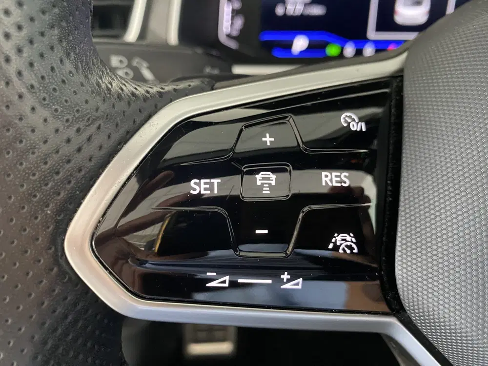 Volkswagen T-Roc 1.5 TSI R-Line binnen en buiten Carp uit 2022, foto 15