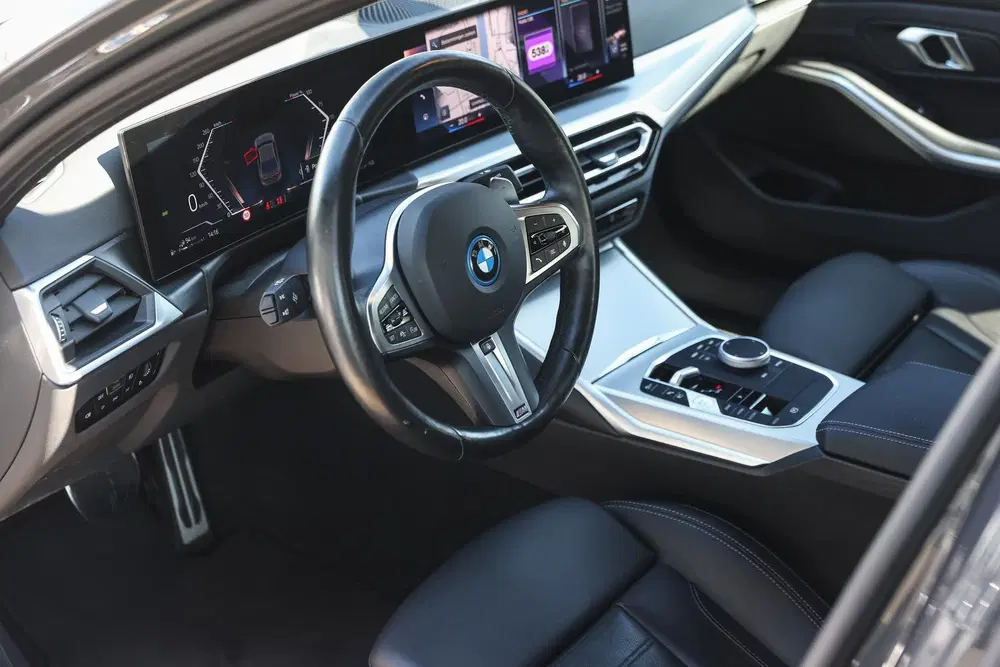 BMW 3-serie 330e M Sport Automaat uit 2024, foto 10