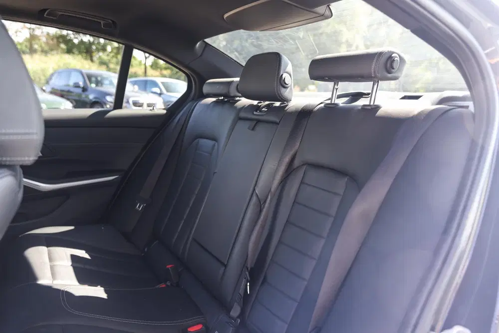 BMW 3-serie 330e M Sport Automaat uit 2024, foto 13