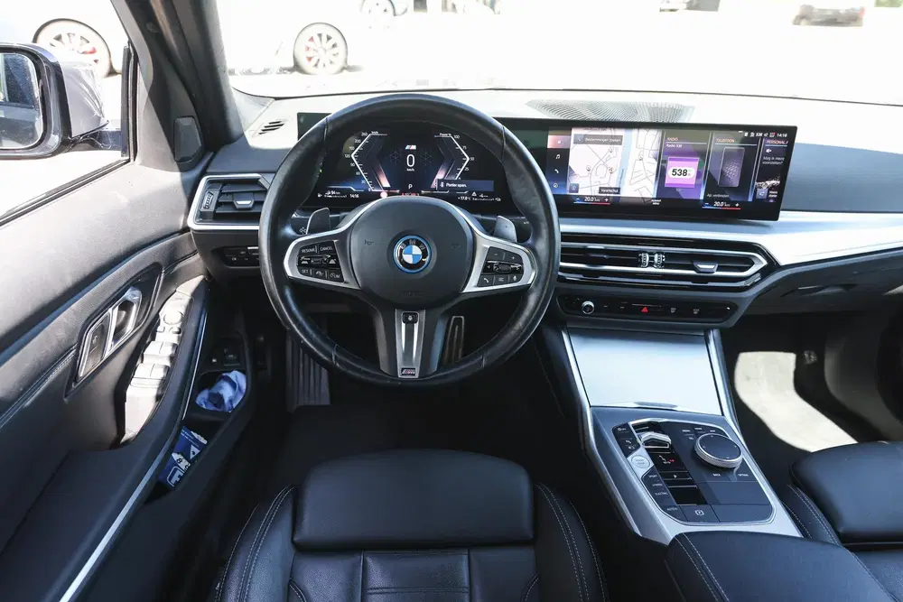 BMW 3-serie 330e M Sport Automaat uit 2024, foto 3
