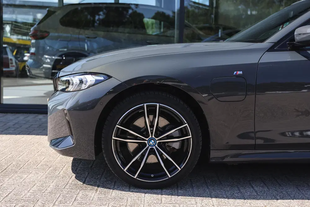 BMW 3-serie 330e M Sport Automaat uit 2024, foto 5