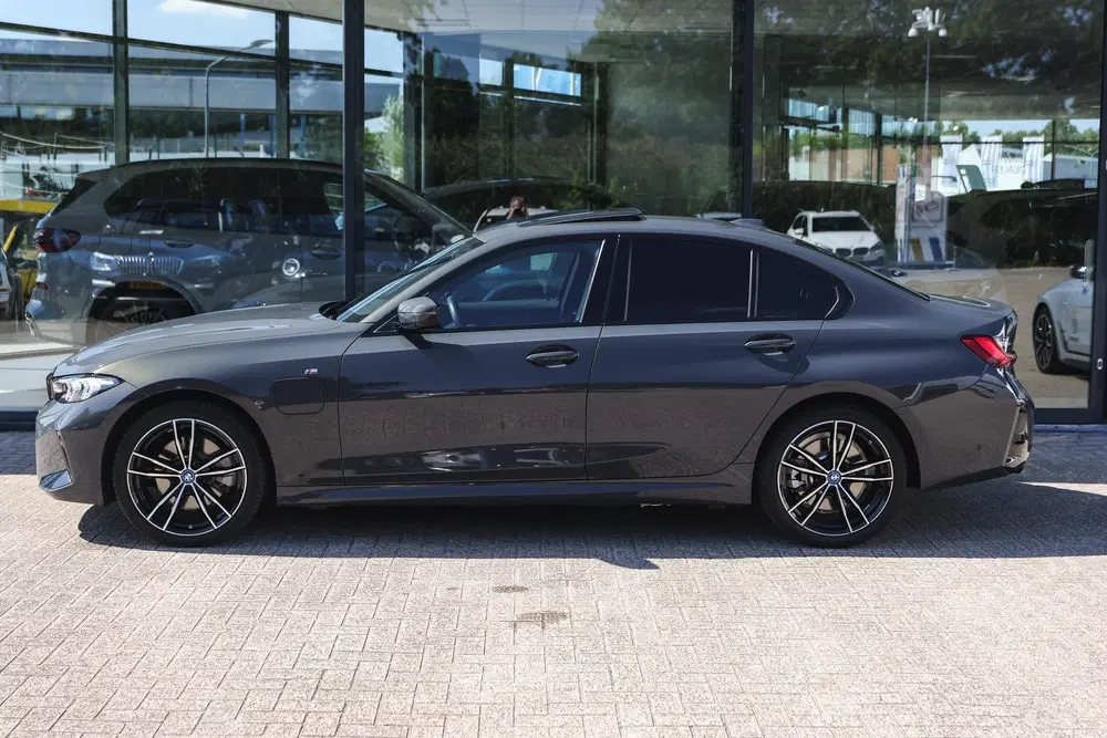 BMW 3-serie 330e M Sport Automaat uit 2024, foto 8