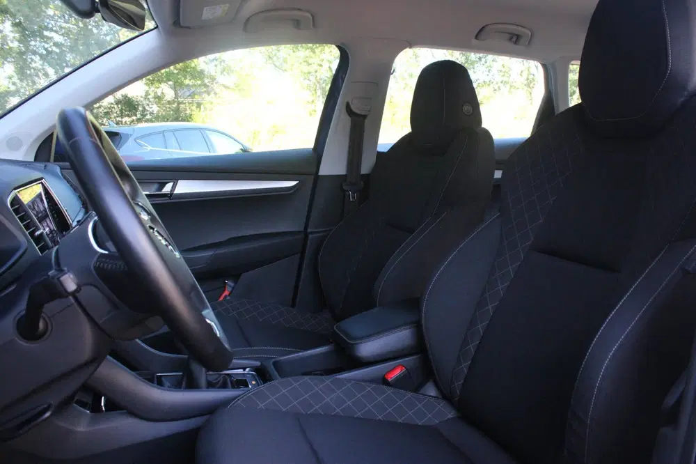 Skoda Karoq 1.0 TSI Business Edition uit 2022, foto 5