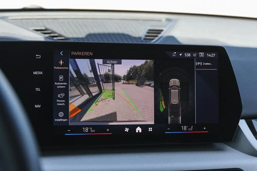 BMW iX1 eDrive20 uit 2025, foto 15