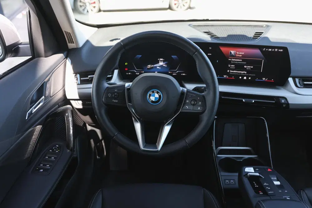 BMW iX1 eDrive20 uit 2025, foto 3