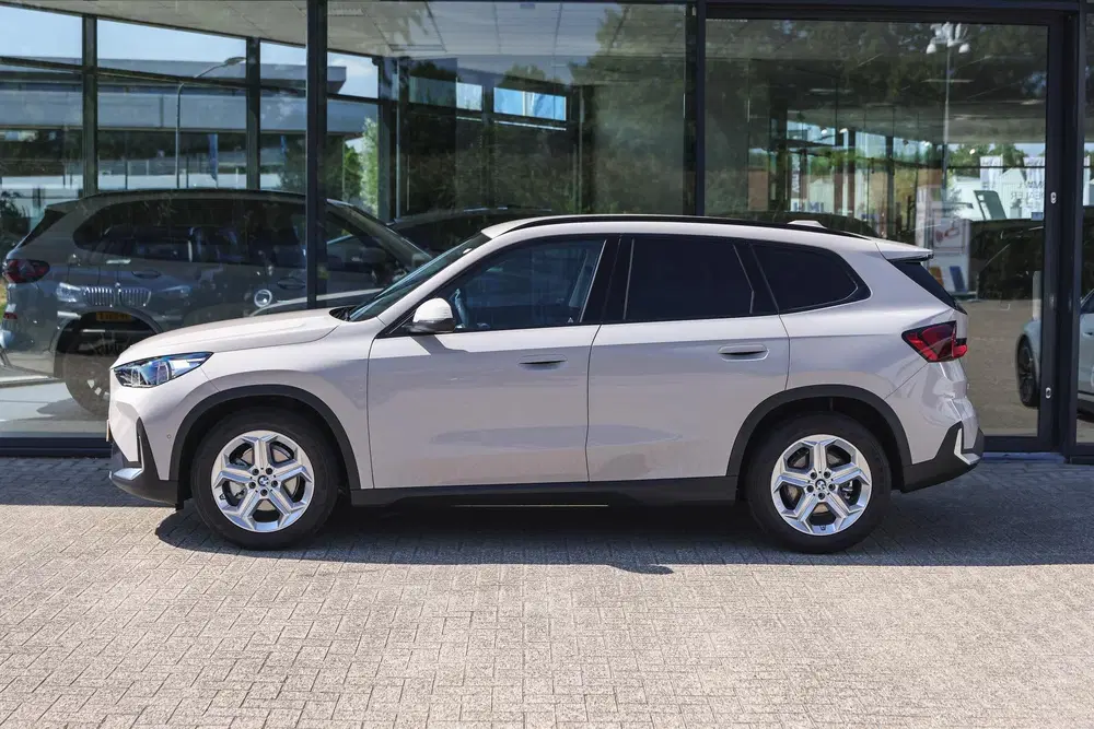 BMW iX1 eDrive20 uit 2025, foto 7