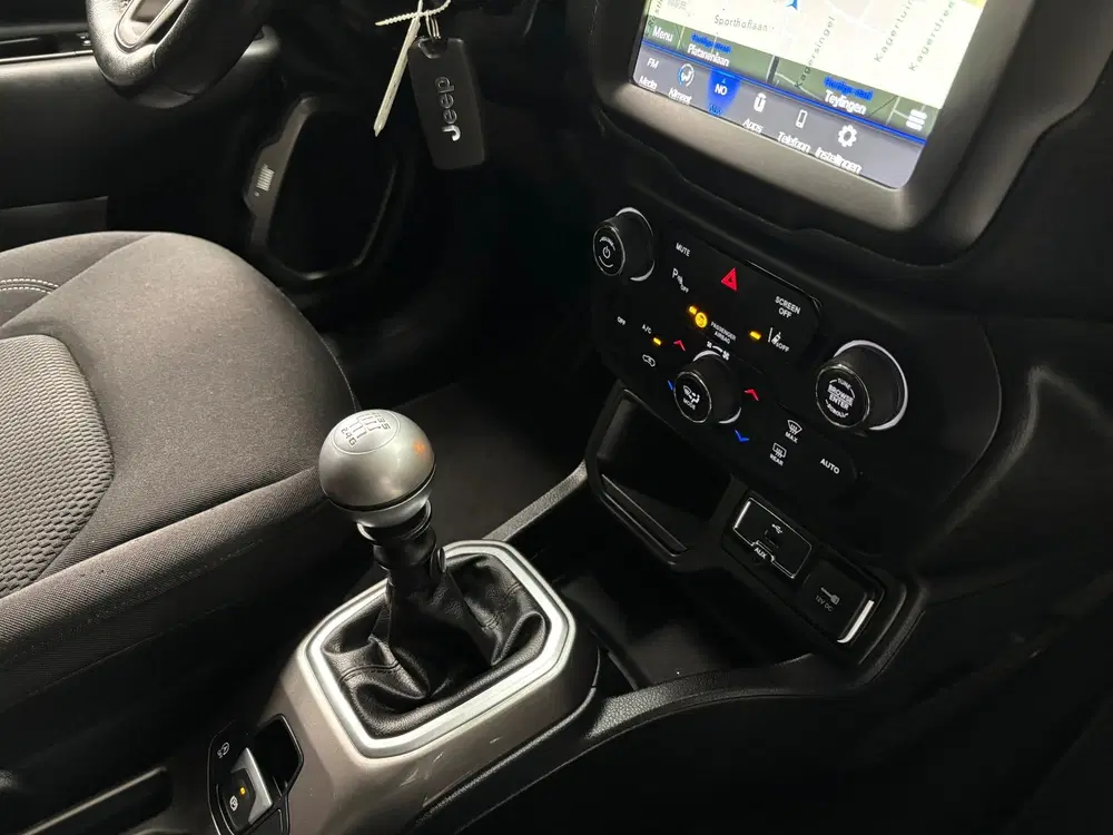 Jeep Renegade 1.0T-e Limited uit 2020, foto 14