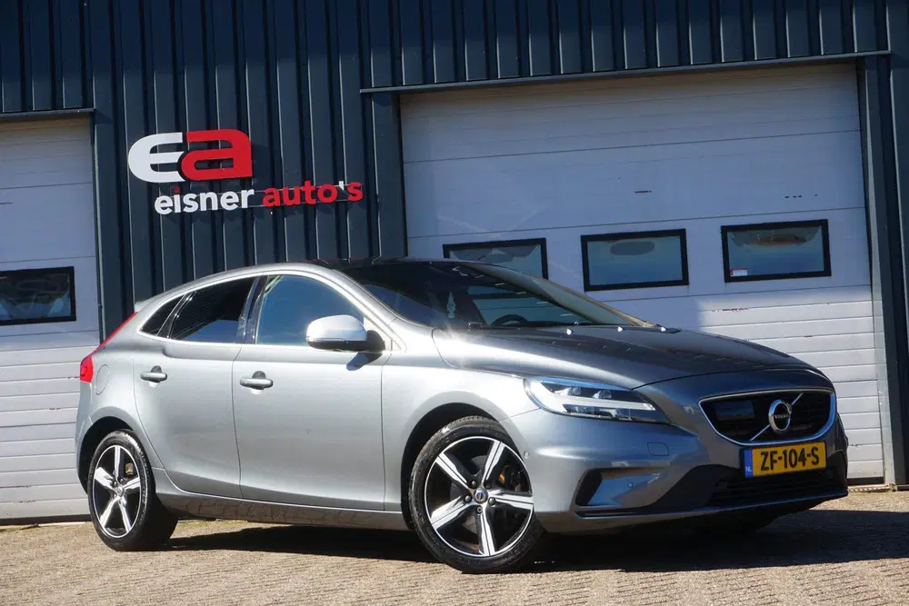 Volvo V40 1.5 T3 Polar+ Sport R- Design uit 2019, foto 2