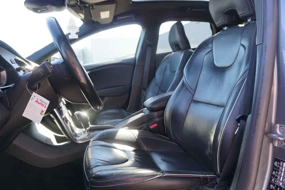 Volvo V40 1.5 T3 Polar+ Sport R- Design uit 2019, foto 5