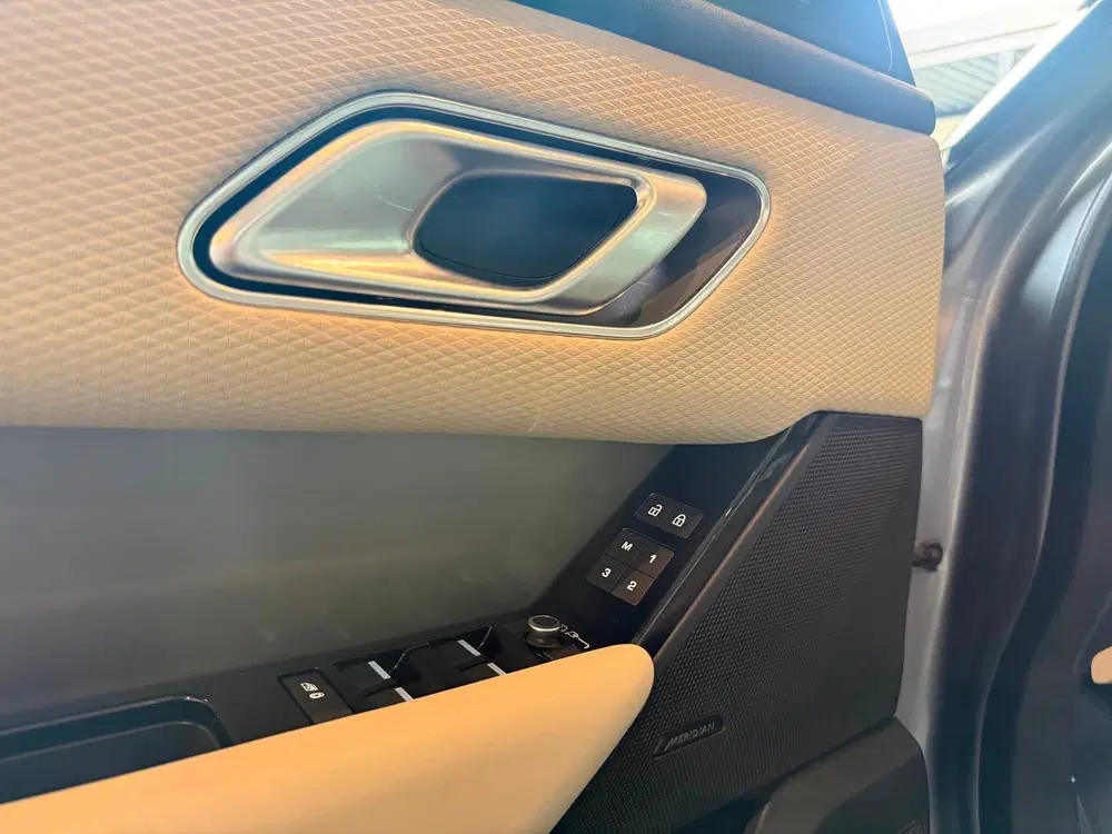 Land Rover Range Rover Velar 2.0 P400e S uit 2022, foto 9
