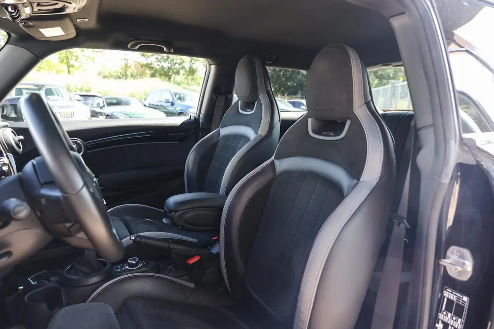 Mini Hatchback Cooper John Cooper Works uit 2022, foto 10