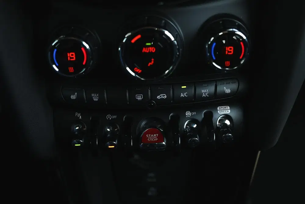 Mini Hatchback Cooper John Cooper Works uit 2022, foto 12