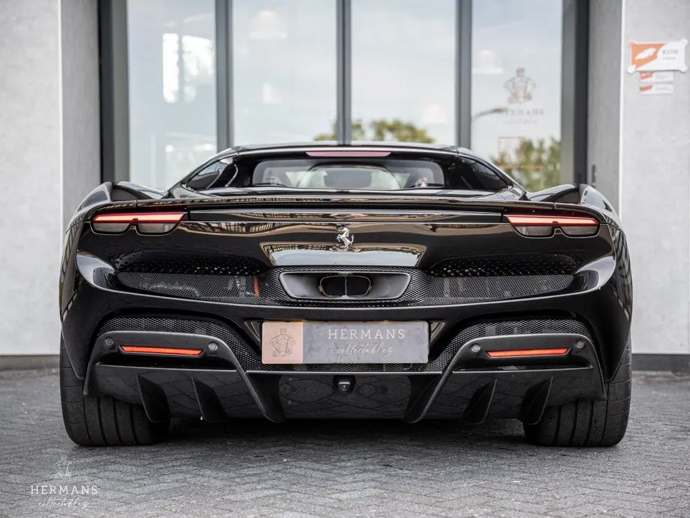 Ferrari 296 GTB 3.0 V6 uit 2024, foto 11