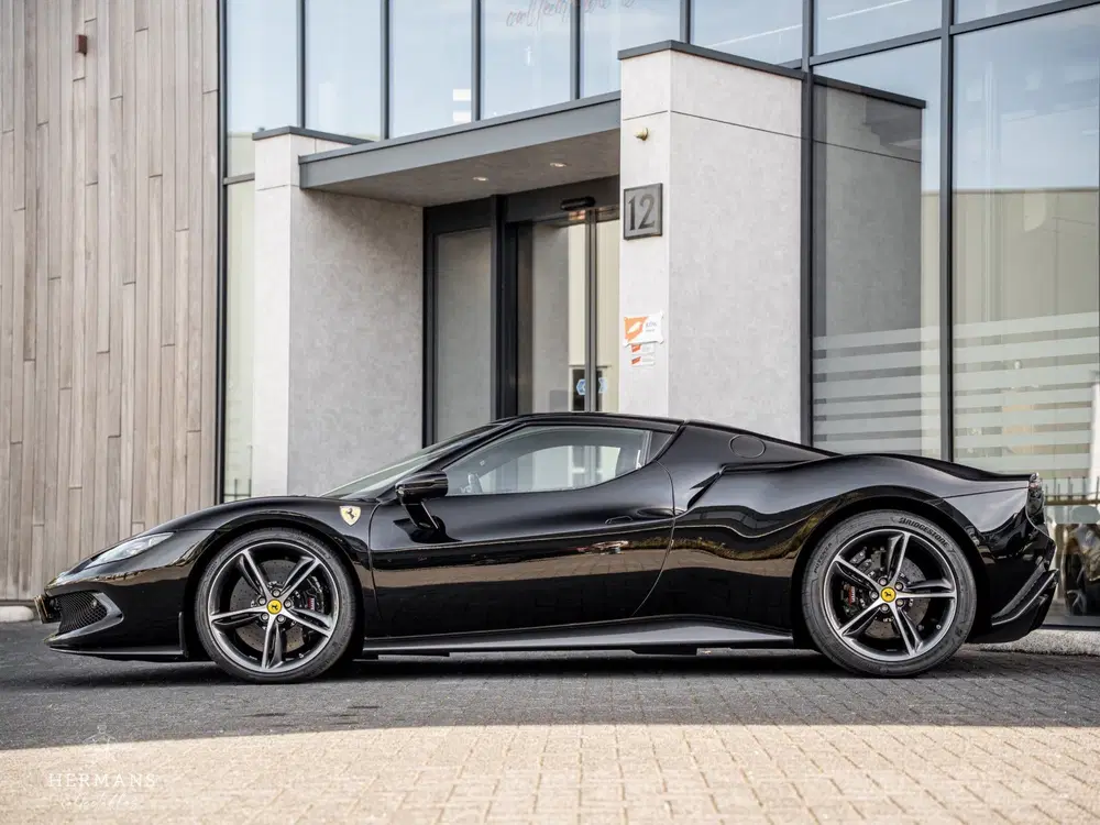 Ferrari 296 GTB 3.0 V6 uit 2024, foto 15