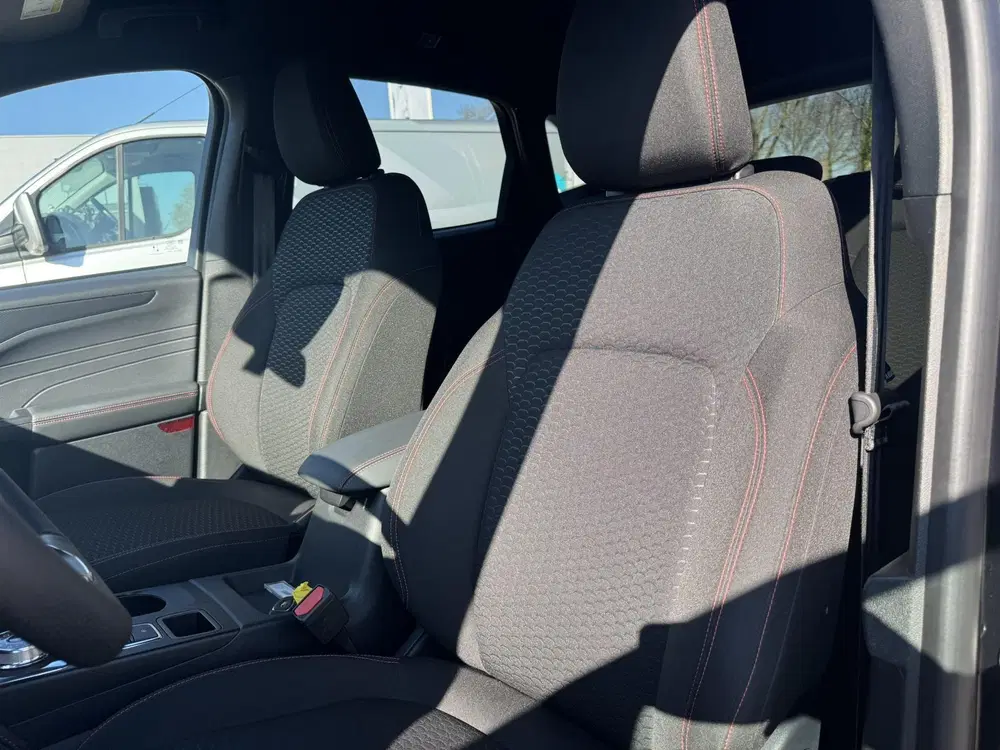 Ford Kuga 2.5 FHEV ST-Line uit 2025, foto 8