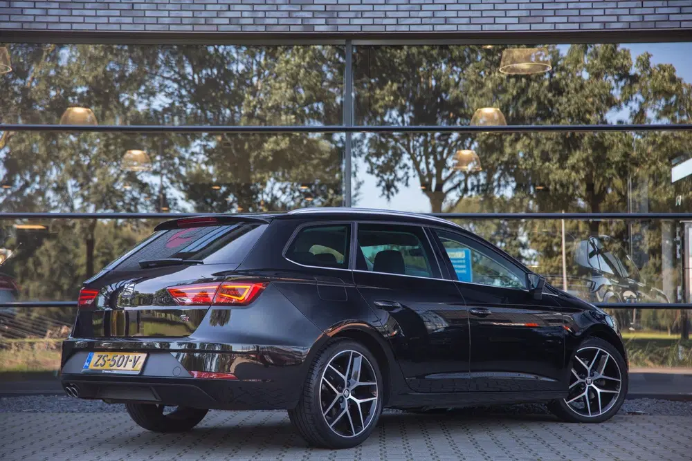 SEAT Leon 1.5 TSI FR Business Intense uit 2019, foto 2