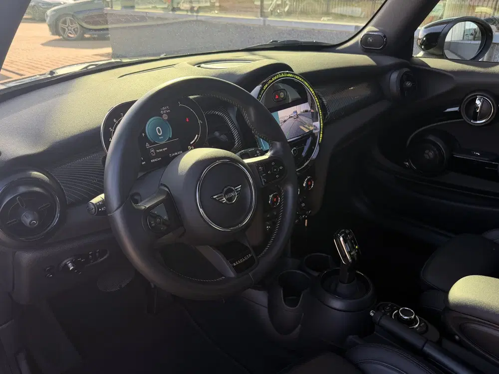 Mini Cooper 1.5 Cooper Resolute Edition uit 2022, foto 2