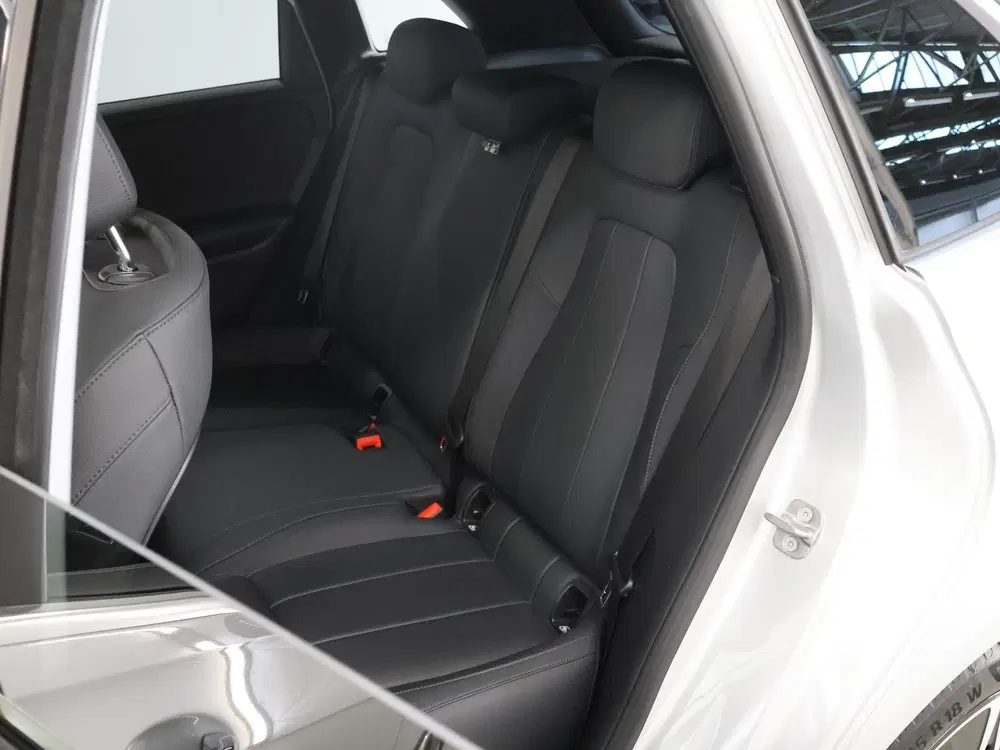 Mercedes-Benz B-Klasse 250 e Luxury Line uit 2023, foto 11