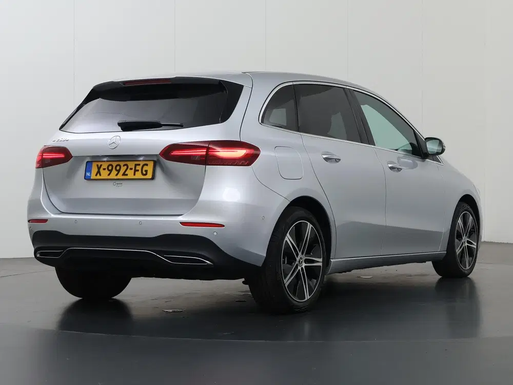 Mercedes-Benz B-Klasse 250 e Luxury Line uit 2023, foto 2