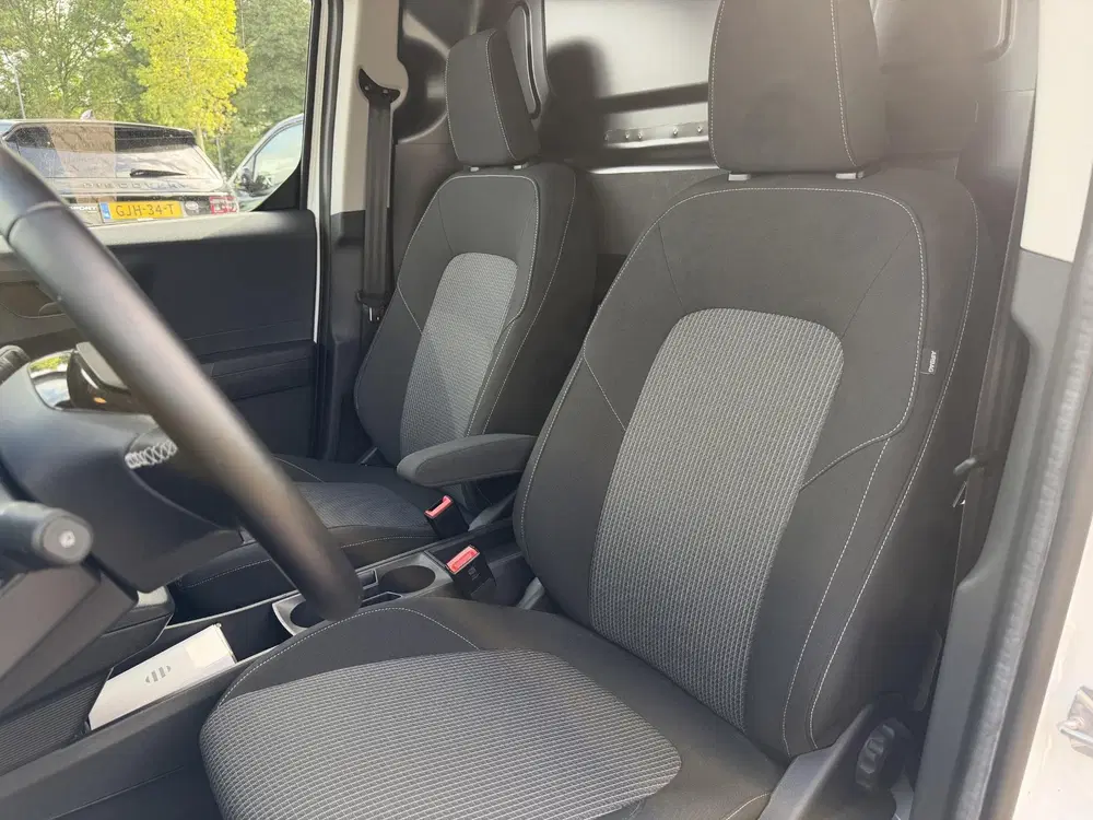 Ford Transit Courier Trend 44 kWh 136pk Trekhaak uit 2025, foto 10