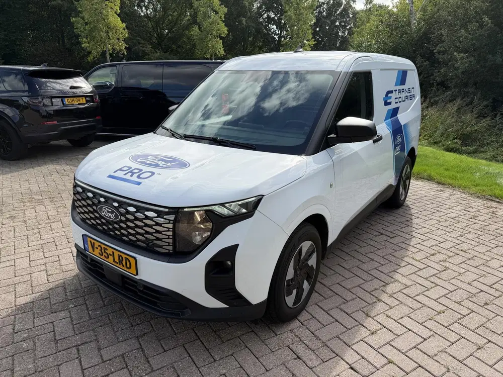 Ford Transit Courier Trend 44 kWh 136pk Trekhaak uit 2025, foto 3
