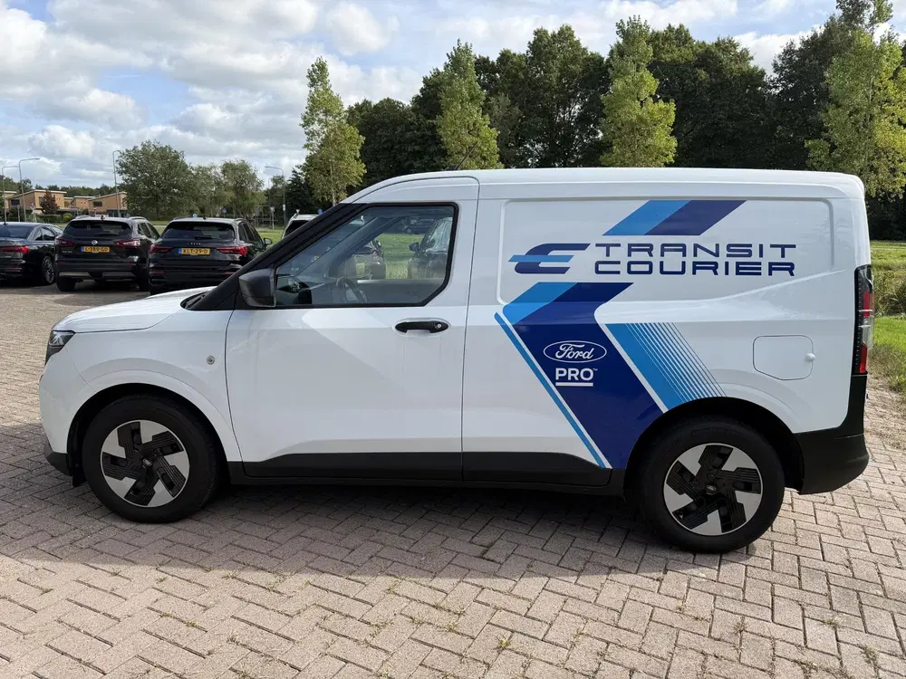 Ford Transit Courier Trend 44 kWh 136pk Trekhaak uit 2025, foto 4