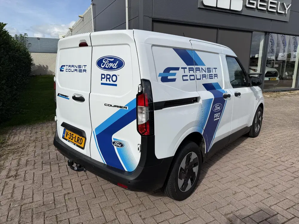 Ford Transit Courier Trend 44 kWh 136pk Trekhaak uit 2025, foto 5