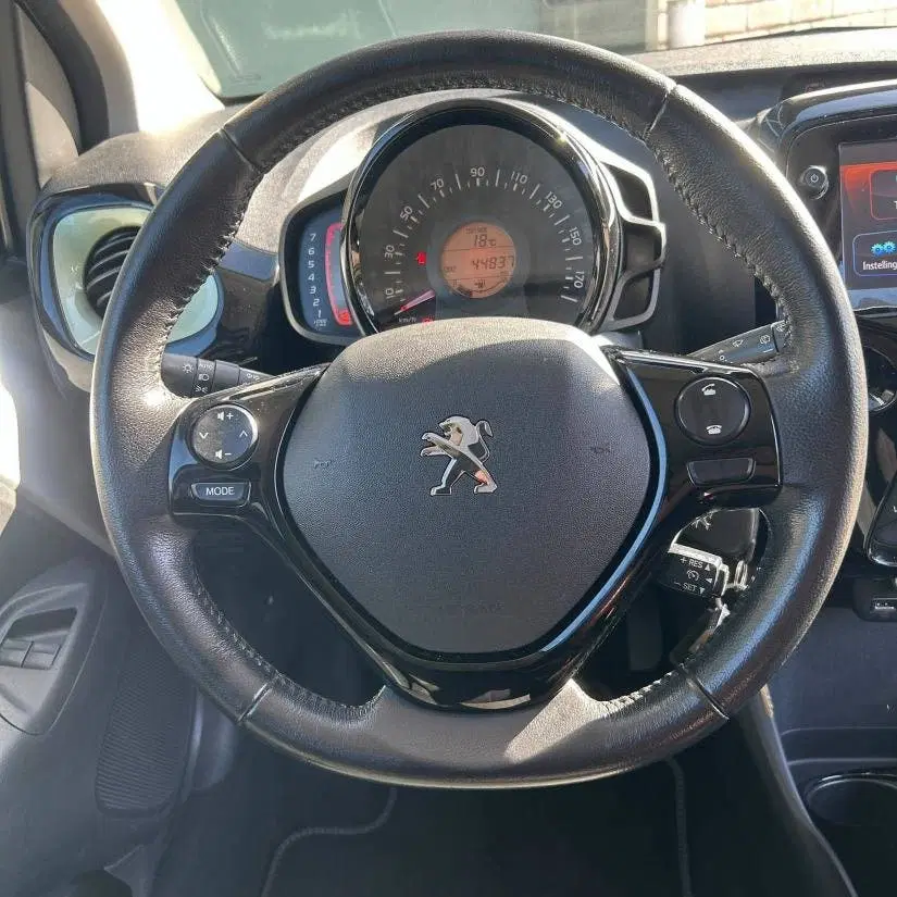 Peugeot 108 1.0 e-VTi Collection TOP VOL OPTIE uit 2020, foto 11