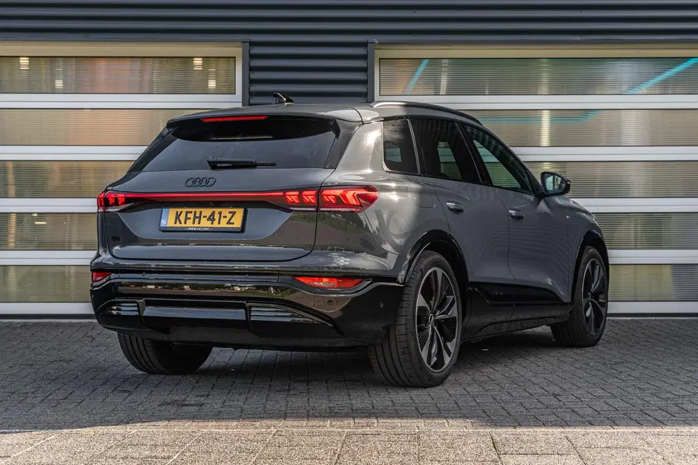 Audi Q6 e-tron 252pk S Edition 83 kWh uit 2025, foto 2