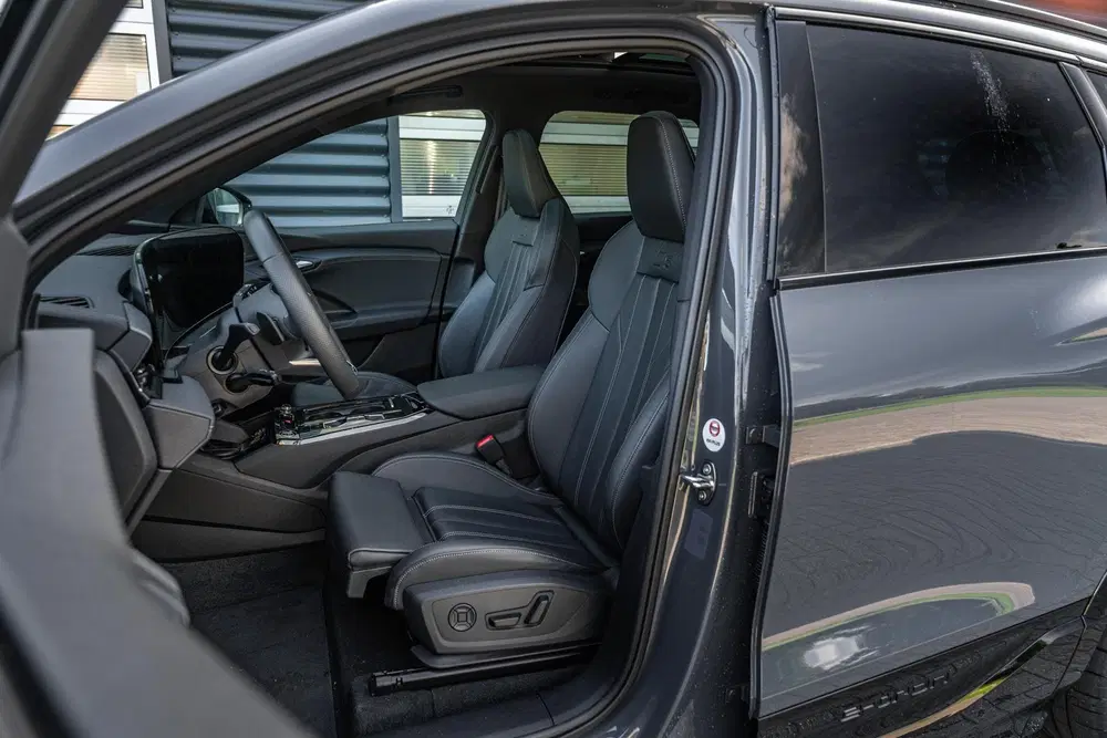 Audi Q6 e-tron 252pk S Edition 83 kWh uit 2025, foto 4