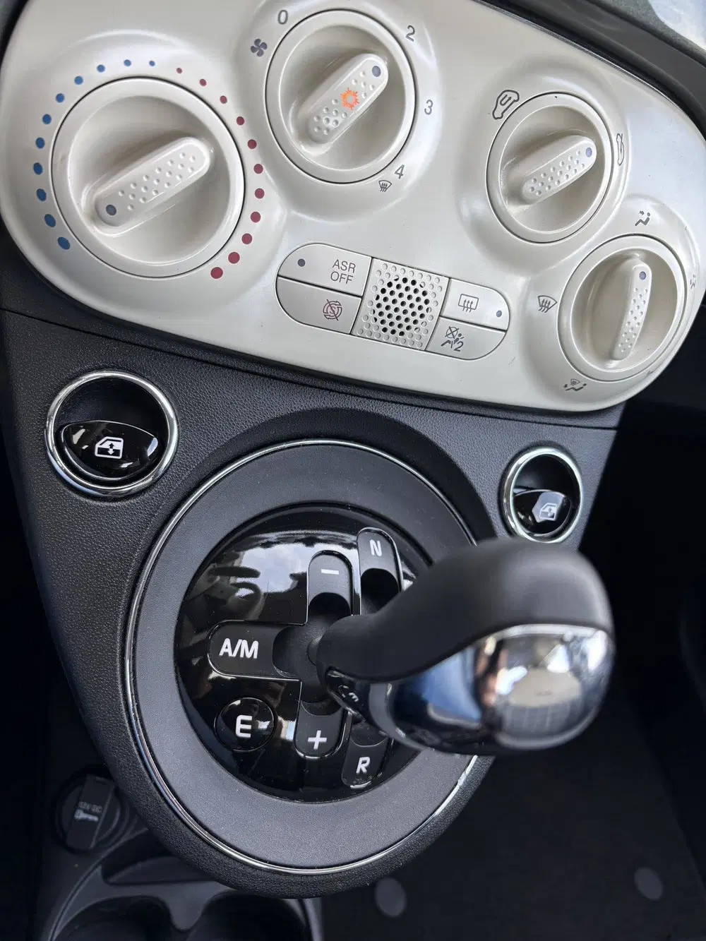 Fiat 500 1.2 Lounge Automaat uit 2020, foto 13