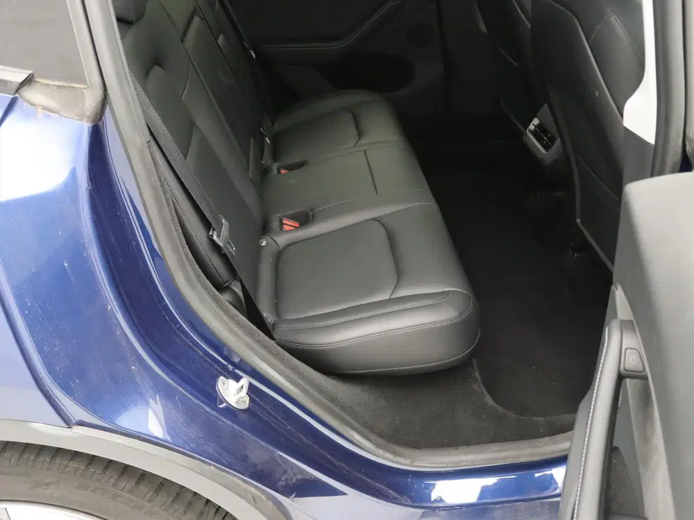 Tesla Model Y Standard RWD Plus 92 uit 2023, foto 14