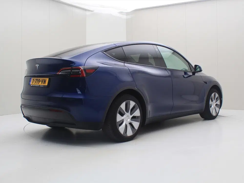 Tesla Model Y Standard RWD Plus 92 uit 2023, foto 2