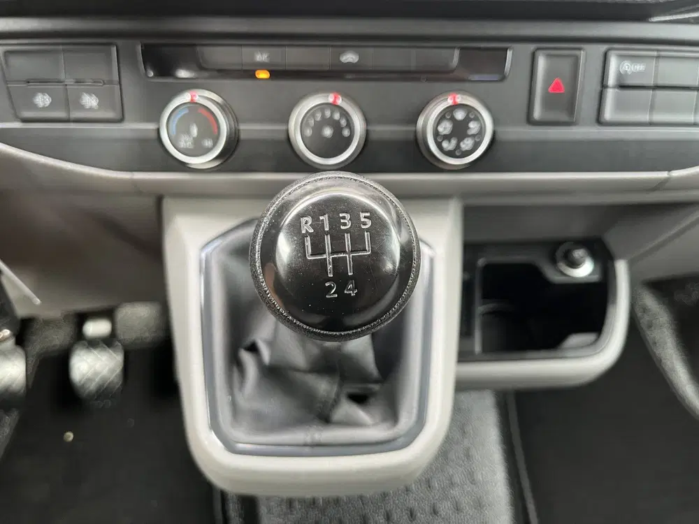 Volkswagen Transporter 2.0 TDI DC Pick-up Openlaadbak Airco uit 2021, foto 12
