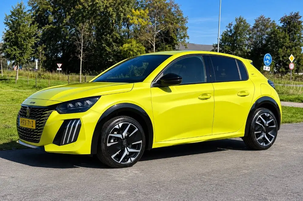 Peugeot 208 1.2 Puretech 100pk 2024 GT uit 2024