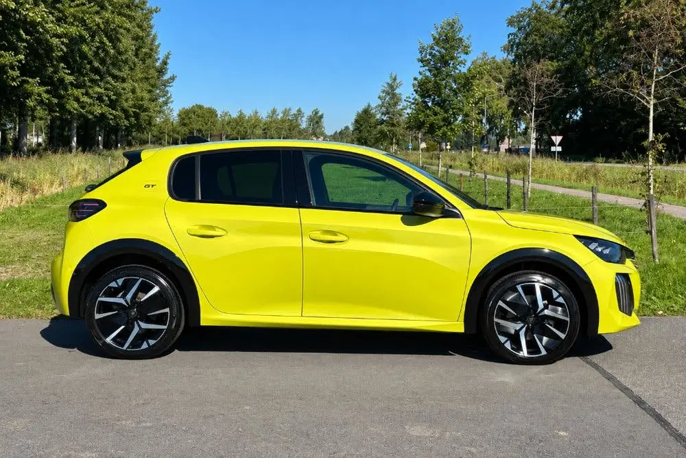 Peugeot 208 1.2 Puretech 100pk 2024 GT uit 2024, foto 4