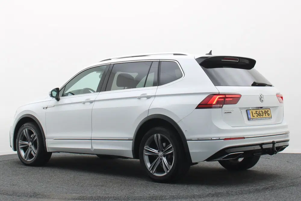 Volkswagen Tiguan Allspace 1.5 TSI DSG Highline Business R-L uit 2021, foto 3