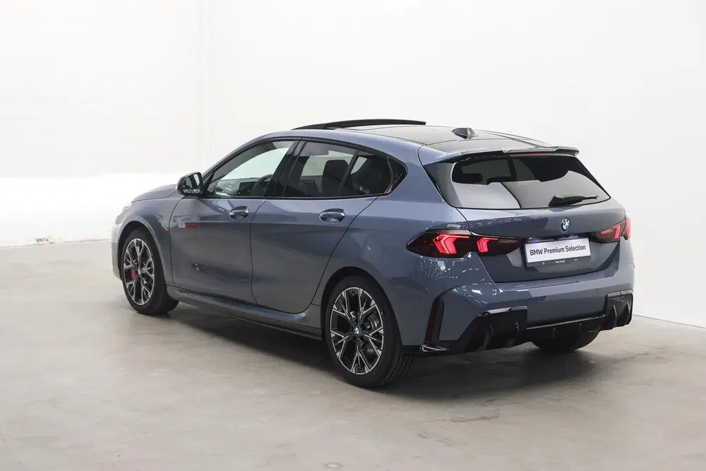 BMW 1-serie 120 M Sport Automaat uit 2026, foto 2