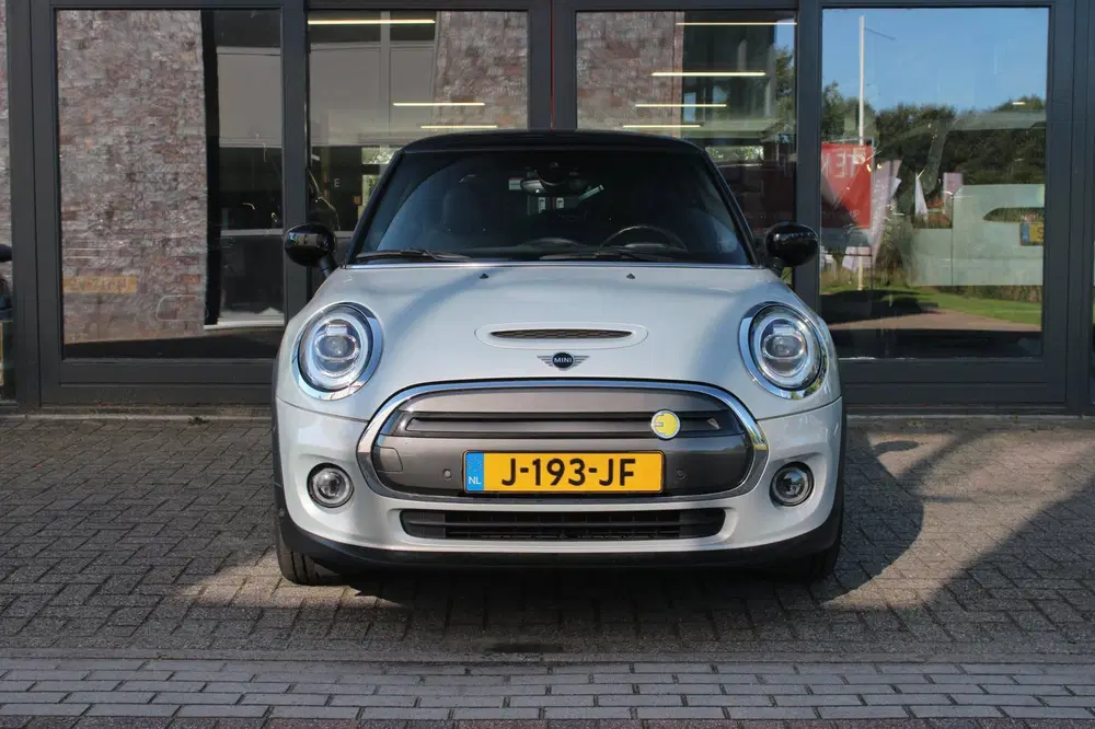 Mini Electric Charged uit 2019, foto 2
