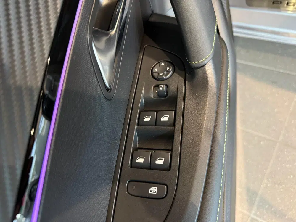 Peugeot 2008 1.2 PureTech 130 GT 360 camera uit 2024, foto 14