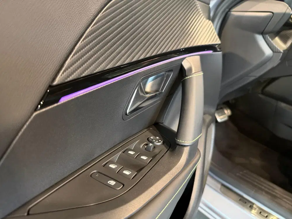 Peugeot 2008 1.2 PureTech 130 GT 360 camera uit 2024, foto 15