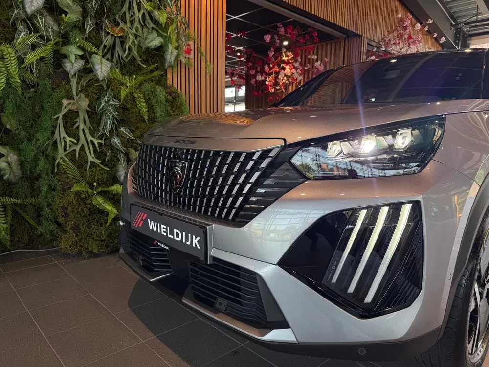 Peugeot 2008 1.2 PureTech 130 GT 360 camera uit 2024, foto 9