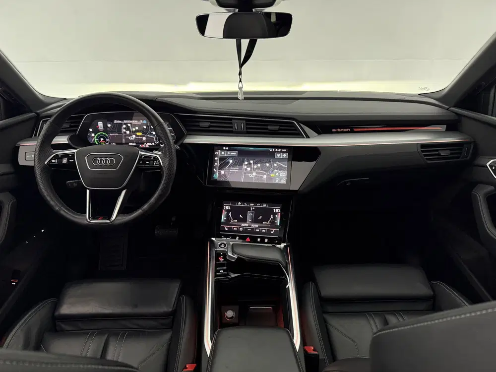 Audi e-tron 55 quattro S-Line 95 kWh uit 2021, foto 2