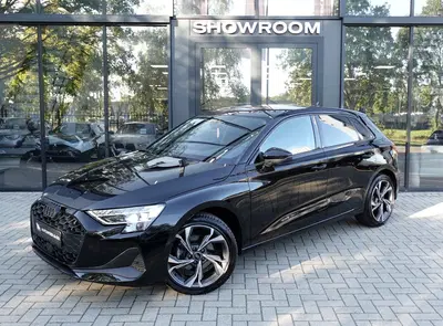 Audi A3 30 TFSI ACC CAM NAV CARPLAY' uit 2025