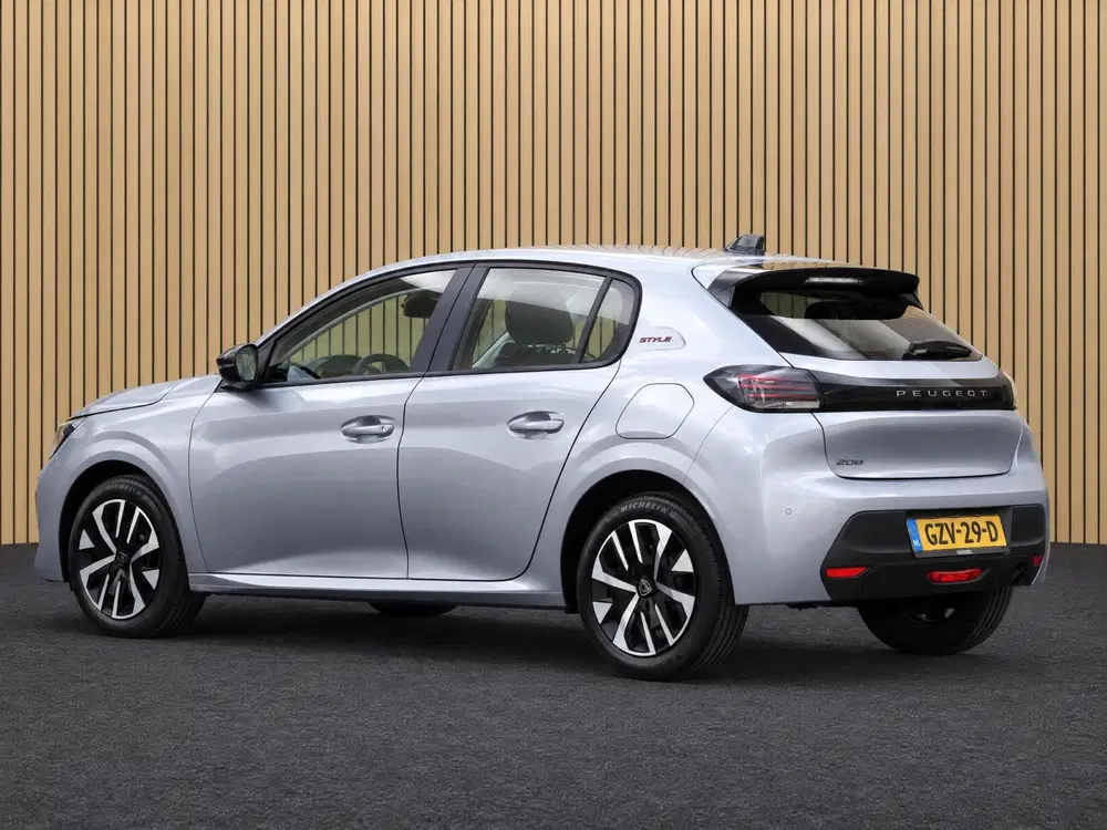 Peugeot 208 1.2 PureTech 75 Style uit 2025, foto 2