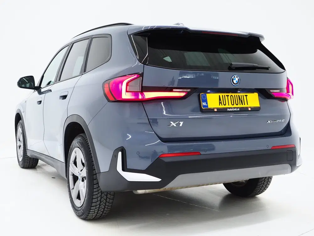 BMW X1 xDrive25e Individual uit 2023, foto 8