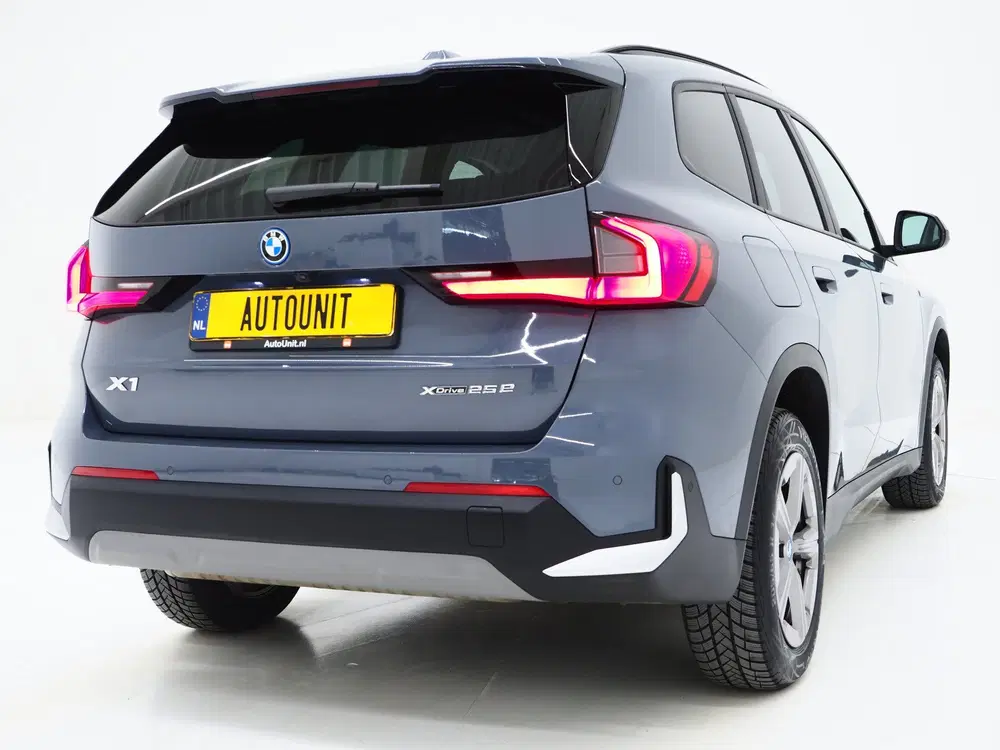 BMW X1 xDrive25e Individual uit 2023, foto 9