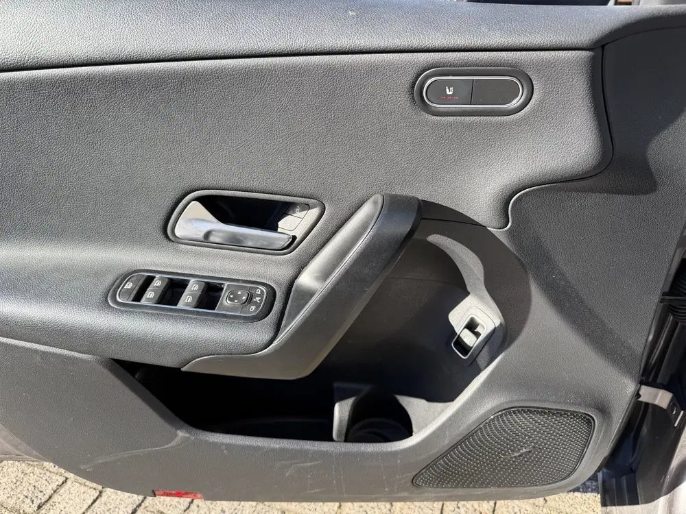 Mercedes-Benz A-Klasse 250 e Business Line 17" uit 2023, foto 10