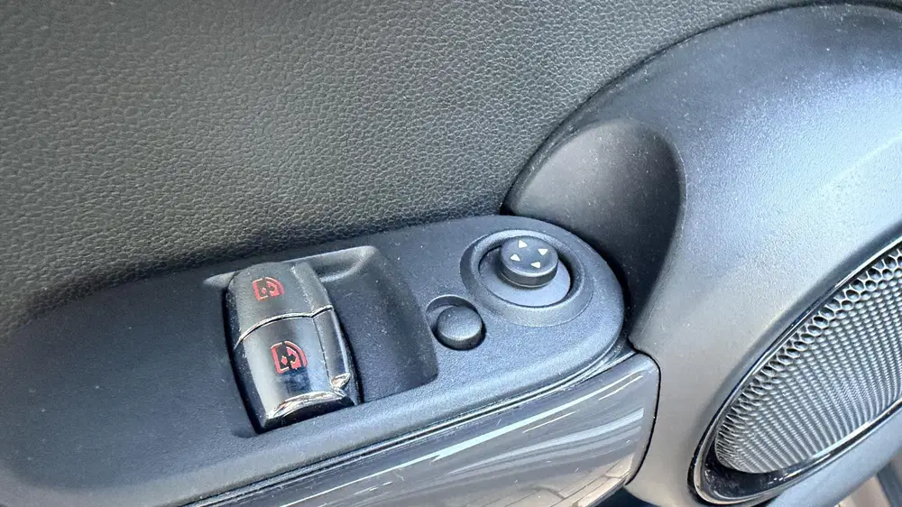 Mini One 1.5 One Pepper uit 2021, foto 14
